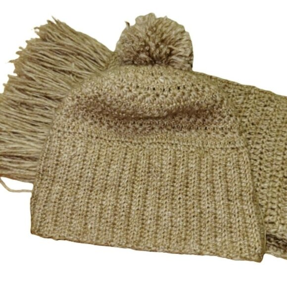 Alpaca blend 2 piece set beannie and scarf,  pompom hand made crochet - Picture 4 of 8